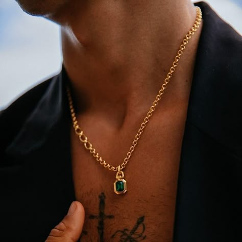 Gold Chain Styles, Mens Accessories Necklace, Emerald Pendant Necklace, Gold Man, Emerald Necklace Pendant, Gold Chains For Men, Trends For 2024, Mens Gold Jewelry, Emerald Pendant