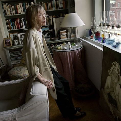 Joan Didion Outfit, Joan Didion Apartment, Joan Didion Style, Joan Didion Home, Joan Didion Aesthetic, Artist Apartment, Joan Didion, Joan Didion Interview, Parisian Apartment Aesthetic