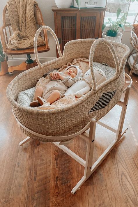 Design Dua Bassinet, Bassinet In Living Room, Basinet Baby, Bassinet Basket, Snuggle Me Organic, Room Sharing, Basket Bassinet, Snuggle Me