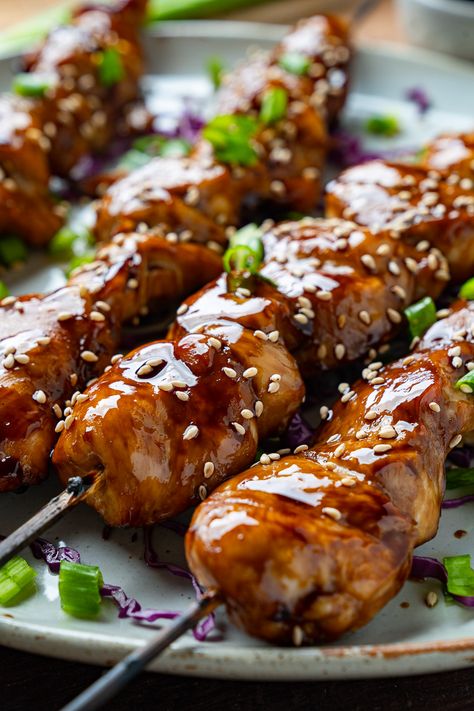 Yakitori (Japanese Grilled Chicken Skewers) Closet Cooking, Chicken Skewer Recipe, Japanese Chicken, Grilled Chicken Skewers, Kabob Recipes, Skewer Recipes, Salty Foods, Chicken Skewers, Grilled Chicken Recipes