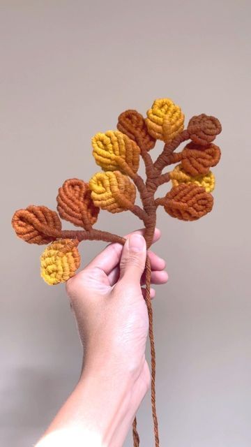 Macrame Flowers, Macrame Flower, Yellow Gradient, Macrame Tutorials, Making Stuff, Macrame Ideas, Macrame Tutorial, Macrame Projects, Dream Home Ideas