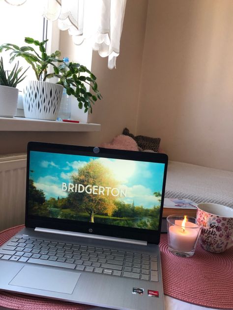 #aesthetic #bridgerton #netflixandchill Watching Bridgerton Aesthetic, Watching Bridgerton, Bridgerton Aesthetic, Twisted Series, Netflix And Chill, Benidorm, New Era, Fairy Tales, Twist