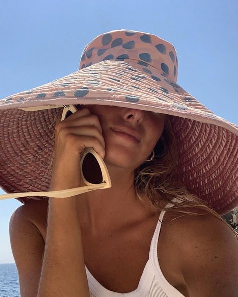 Hat Aesthetic, Beach Sarong, Surf Lifestyle, Summer Feeling, Summer Dream, European Summer, How To Pose, Beach Babe, Endless Summer