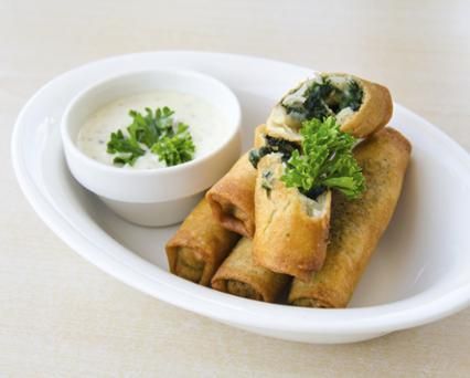 Crispy Chinese Pancake Rolls Recipe For Spring Rolls, Easy Spring Rolls, Chinese Pancake, Pancake Roll, Homemade Dips, Spring Roll Recipe, The Onion, Roll Recipe, Bean Sprouts