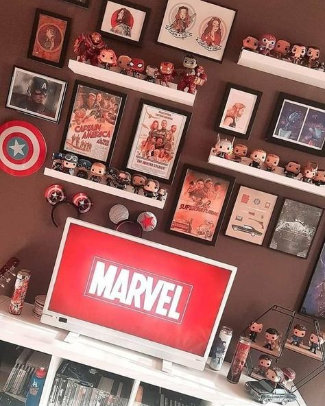 Marvel Apartment Decor, Marvel Interior Design, Marvel Room Aesthetic, Besties Apartment, Marvel Room Ideas, Pop Shelves, Marvel Decor, Marvel Bedroom, Marvel Diy