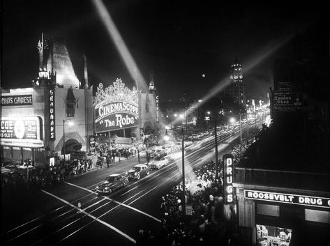 The premiere of Fox’s "The Robe" at Grauman's Chinese was a big deal because it was the first CinemaScope movie to be released. In fact, Grauman’s had to be closed down for 2 days so that the theater could be re-equipped — "Shown on Our Curved Miracle Mirror Screen." What I’ve never noticed before is seen in the lower right corner: Roosevelt Drugs store. It obviously took its name from the Roosevelt Hotel, which is where this photographer would have been standing to take this spectacular shot. Old Hollywood Aesthetic, Hollywood Aesthetic, Chinese Theater, The Golden Years, Vintage Los Angeles, Scenic Art, Beach Landscape, Opening Day, Walk Of Fame