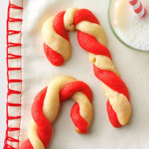 Holiday Desserts Table, Candy Cane Cookies, Classic Candy, Gingerbread Recipe, Butter Cookies Recipe, Coconut Cookies, Christmas Food Desserts, Sugar Cookies Recipe, Cookies Recipes Christmas