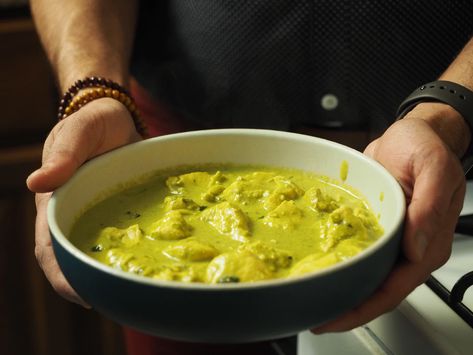 Pistachio Chicken Recipe, Pistachio Sauce, Chicken Korma, Indian Chicken, Green Curry, Kermit The Frog, Tikka Masala, Spice Recipes, Old Recipes