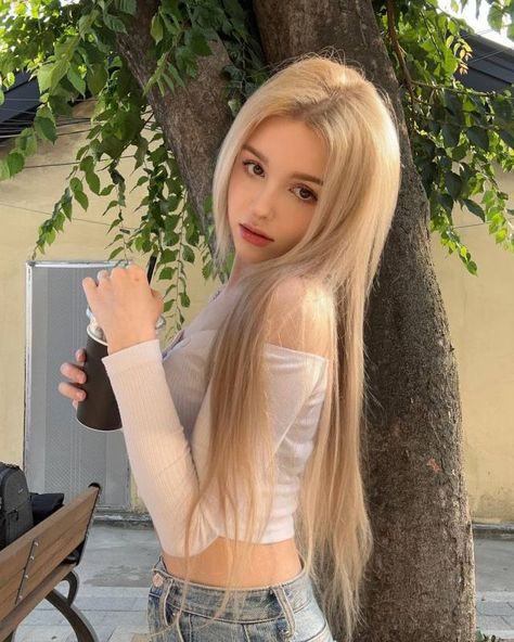 Elina Karimova, Pale Blonde, Cute Ear Piercings, Asian Street Style, Embroidered Shorts, Cool Haircuts, Ear Piercings, Cool Hairstyles, Hair Cuts