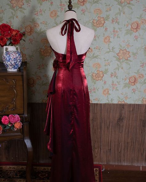 Long Red Hoco Dress, Winter Formal Dresses Red, Dark Red Prom Dress Long, Graduation Dress Red, Long Red Satin Dress, Formal Dresses Halter Neck, Prom Dresses Dark, Dark Red Prom Dress, Rose Clothes