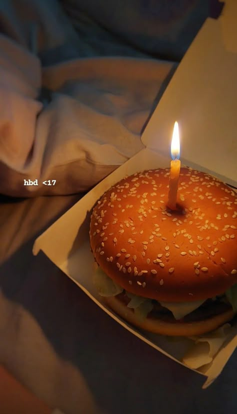 Alone Birthday Ideas, Birthday Alone Ideas, Alone Birthday, Burger Birthday, Birthday Alone, 17 Doğum Günü, Birthday Cake Alternatives, Happy Birthday Captions, Food Captions