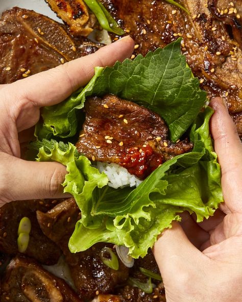 Overhead view of hands grabbing a bite of galbi in lettuce and shiso leaf. Galbi Recipe, Korean Comfort Food, Hands Grabbing, Meet Recipe, Korean Meals, Recipe Korean, Philippine Cuisine, Asian Beef, Korean Recipes