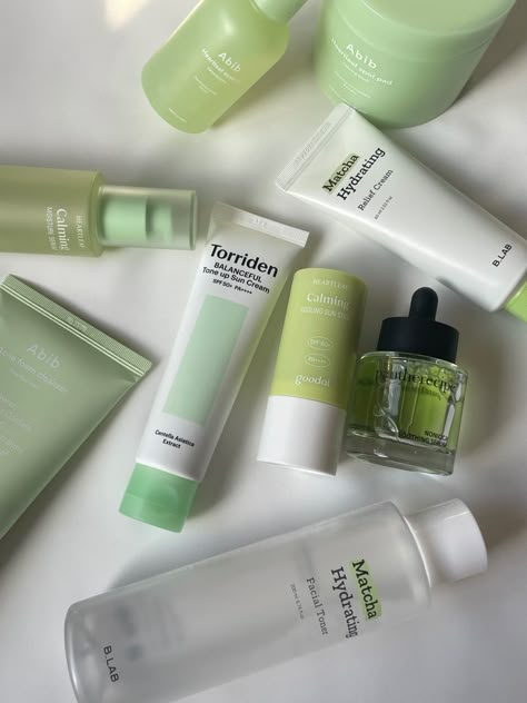 Green Wonyoungism, Products Aesthetic, Green Skincare, Aesthetic Skincare, Skincare Packaging, Asian Skincare, Pretty Skin Care, Facial Toner, Body Skin Care Routine