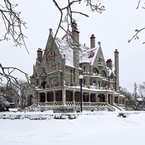 @archi_ologie on Instagram: "This is one of those series of shots where it was difficult to choose the headliner… they’re all fabulous! ❄️🤩❄️ 1890 Craigdarroch castle. Thanks for tagging #archi_ologie Posted @withrepost • @madufault Bien saupoudré de sucre à glacer. ❄️" Craigdarroch Castle, House Exterior, Castle, Exterior, Tags, On Instagram, Instagram