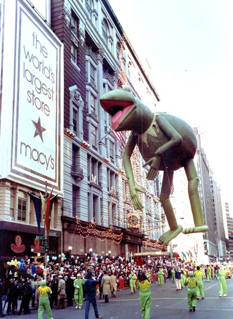 Kermit-the-Frog-1977 Martha Stewart Thanksgiving, Macys Thanksgiving Day Parade, Macy's Parade, Macy's Day Parade, Macys Thanksgiving Parade, Macy’s Thanksgiving Day Parade, Found Footage, New York Landscape, Macys Parade