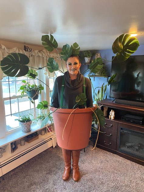 Halloween costume House Plant Halloween Costume, Plant Costume Halloween, Diy Creative Halloween Costumes, Jungle Halloween Costume, House Plant Costume, Houseplant Costume, Succulent Costume, Plant Costume Women, Plant Halloween Costumes