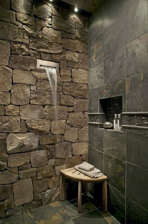 Drømme Bad, Bilik Air, Stone Shower, Natural Stone Wall, Waterfall Shower, Stone Bathroom, Bad Inspiration, Rustic Bathrooms, Stone Walls