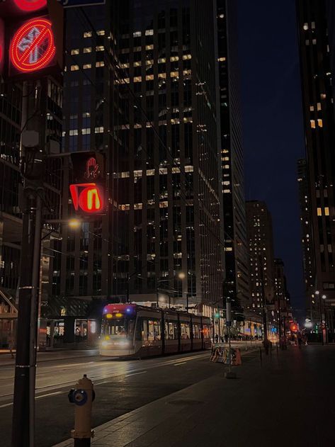 Toronto Aesthetic, City Night Aesthetic, City View Night, Toronto Street, City View Apartment, Photography City, Toronto City, Scenery Photography, City Night