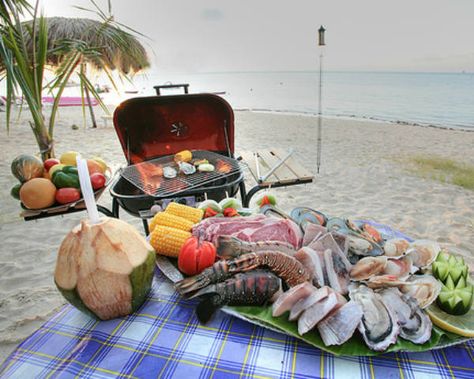 Grilling Ideas for Your Beach Holiday Beach Barbecue, Grilling Ideas, Coastal Dining, Beach Bbq, Cheap Holiday, Big Meals, Outdoor Grill, Daily Meals, Creative Cakes