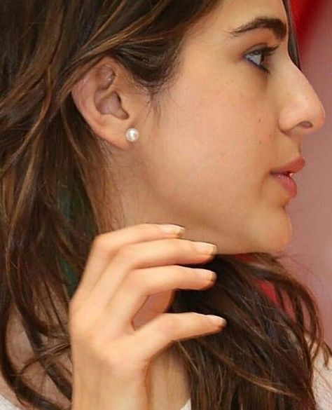 Sara Ali Khan Nose Jewels, Ring Styles, Sara Ali Khan, Ali Khan, Brunette Girl, Crazy Girls, The Duff, Beauty Face, Bollywood Actress