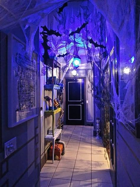 Halloween Decor Diy, Casa Halloween, Halloween House Party, Diy Halloween Decor, Halloween Prop, Adornos Halloween, Hal Decor, Halloween Tattoo, Halloween Tags