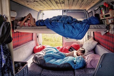 Bed Idea, Kombi Motorhome, Conversion Van, Kombi Home, Bus Life, Camper Van Conversion Diy, Van Home, Camper Van Conversion, Van Living