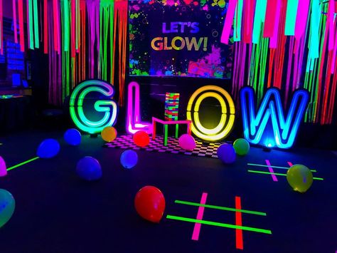 Let’s GLOW!!! 🌟 Closed out the school year with a review of all things 3rd grade for the official 2K19 Glow Games! 😍 Can’t wait to roll out… Glow Graduation Party Ideas, Glow Dance Decorations, Glow Dance Ideas, Glow Dance Party, School Spirit Ideas Pep Rally, Neon Dance Party, School Dance Themes, Glow Dance, Neon Dance