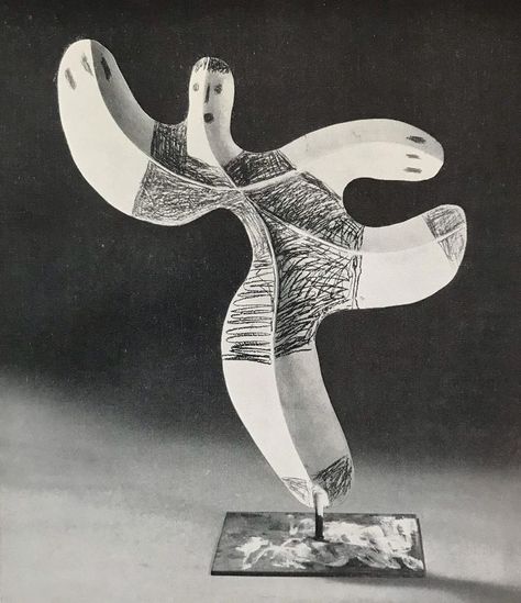 Room & Book on Instagram: "Picasso ‘Football Player’ 1961 from ‘Picasso Sculpture Ceramics Graphic Work' Tate 1967. 132 page fully illustrated catalogue documenting…" Picasso Sculpture, Picasso Ceramics, Art Work Ideas, Tate Gallery, Graphic Work, Sculpture Projects, Room Book, Picasso Art, Art Walk