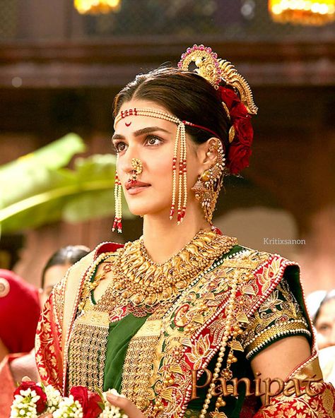 Indian Bridal Wear Red, Kriti Senon, Bajirao Mastani, Marathi Bride, Marathi Wedding, Indian Bride Makeup, Video Makeup, Nauvari Saree, Bridal Makeup Images