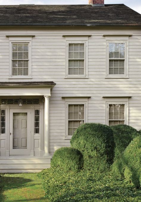 Traditional Colonial House Exterior, White House Gray Trim, Modern Traditional Home Exterior, Cream House Exterior, Cozy Cottage Exterior, Greek Revival Exterior, English Countryside Decor, Tiny Cottages, Lovely Houses