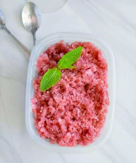 Easy Watermelon Ginger Beer Granita (4 Ingredients) Granita Recipes, Quick Dessert Recipes, Global Recipes, Quick Desserts, Ginger Beer, Fine Food, Juicing Lemons, Nutrition Information, Spicy Recipes