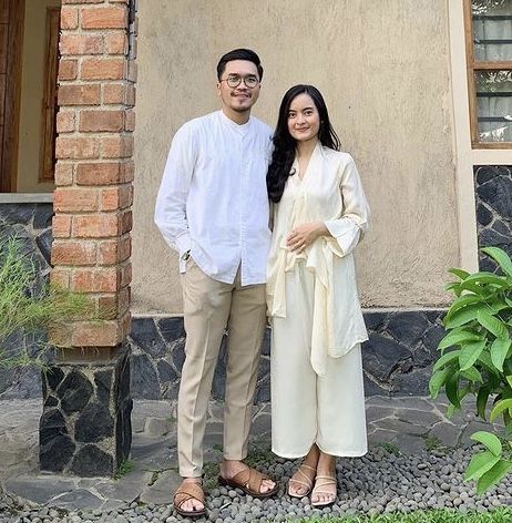 Outfit Idul Fitri, Ootd Lebaran Couple, Outfit Lebaran Pria, Outfit Hari Raya Idul Fitri, Raya Outfit, Eid Vibes, Lebaran Outfit, Ootd Lebaran, Raya 2023