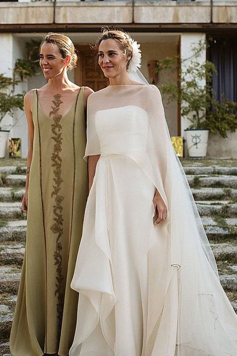 This silk wedding dress could be perfect for your wedding day. You’ll love this dress if you want silk details. Save it to your bridal gown ideas. Bridal Dress Ideas, Silk Bridal Dress, Black Brothers, Debs Dress, Minimal Wedding Dress, Garden Wedding Dresses, Sophisticated Bride, Stunning Wedding Dresses, Wedding Goals