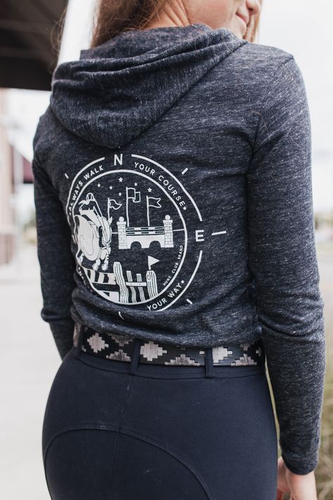 Love the hoodie and the monochromatic look with the patterned belt from behind Hoodie From Behind, Equestrian Clothes, Riding Outfits, Equestrian Shop, Equestrian Helmet, Equestrian Fashion, Horse Trainer, Hunter Hunter, Hunt Club