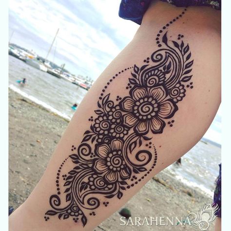 Trending Henna Tattoo Designs For Legs - K4 Fashion Thigh Henna, Henna Hand Designs, Henna Tattoo Design, Henna Ink, Henna Style Tattoos, Leg Henna, Cute Henna, Foot Henna, Henna Tattoo Hand