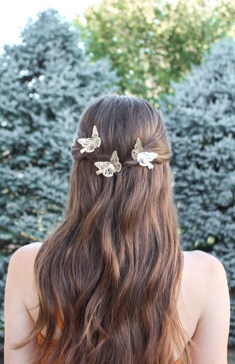 Large Butterfly Clips Hairstyles, Simple Butterfly Clips Hairstyles, Butterfly Clips With Bangs, Homecoming Hair Butterfly, Butterflies Hair Clips, Butterfly Pins For Hair, Butterfly Hair Pins Aesthetic, Prom Hairstyles Butterfly Clips, Butterfly Hair Wedding