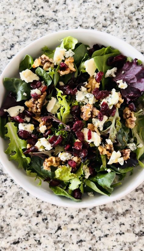 Salad With Walnuts, Walnut Salad Recipe, Spinach Gorgonzola Salad, Salad Gorgonzola, Steak Gorgonzola Salad, Walnut Gorgonzola Salad, Arugula Pear Gorgonzola Salad, Walnut Feta Salad, Pear Gorgonzola Salad