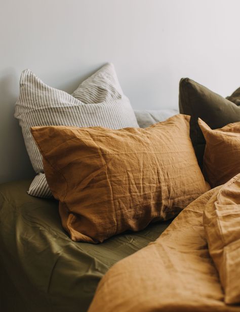 Why terracotta coloured linen is the new trend you need in your bedroom Terracotta Bedroom, Decor Studio, Interior Vintage, Linen Bedroom, Bed Sets, Ideas Bathroom, Cheap Decor, Bedroom Styles, At Home Store