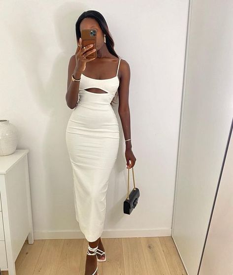 All White Summer Outfits Classy, Elegant White Dress Classy Chic Party, All White Brunch Outfit, Zara Dress Outfit, Cut Out Prom Dress, White Zara Dress, Cut Out Prom Dresses, All White Party Outfits, Zara White Dress