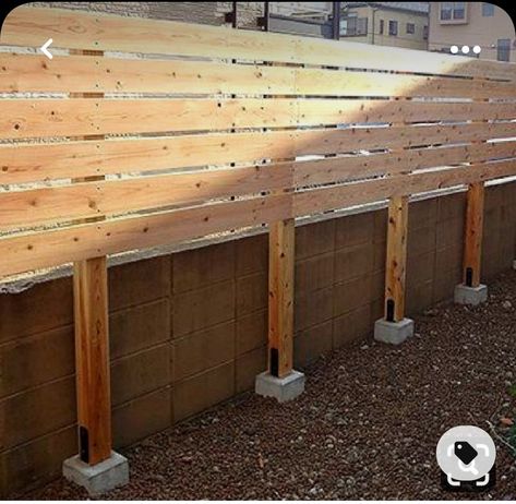 Fence Landscaping Border Backyard Ideas, Diy Privacy Fence, Privacy Fence Designs, Garden Privacy, Patio Fence, Backyard Privacy, Diy Fence, Cozy Outdoor, Privacy Screen Outdoor