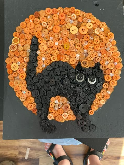 Fall Button Art, Halloween Button Crafts, Halloween Button Art, Button Pumpkin, Christmas Button Crafts, Pumpkin Quilt Pattern, Craft Ideas Halloween, Cat Mosaic, Pumpkin Quilt