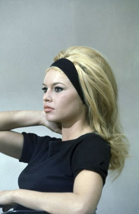 60s Headband, 1960s Hair And Makeup, Bardot Hair, 1960s Hair, Vintage Hairstyles Tutorial, Retro Headband, 60s Hair, Retro Hairstyles, Brigitte Bardot