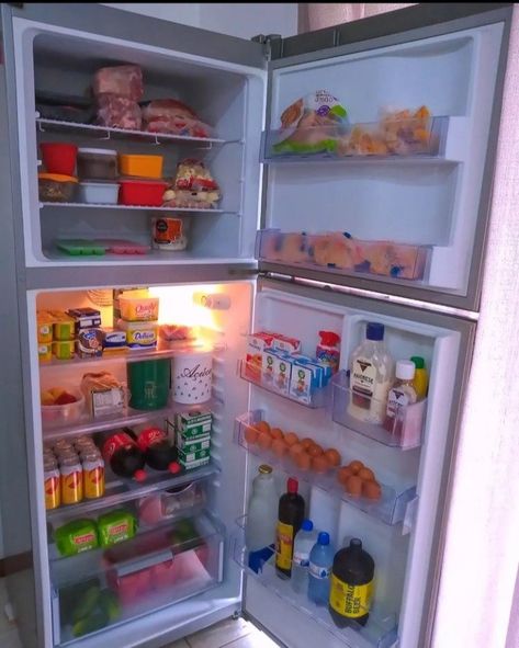 Refrigerator Full Of Food, Food In Fridge, Vip Card Design, Full Fridge, Delicious Food Image, Fridge Food, Fridge Photos, Hospital Room Snapchat Stories, Iphone Storage