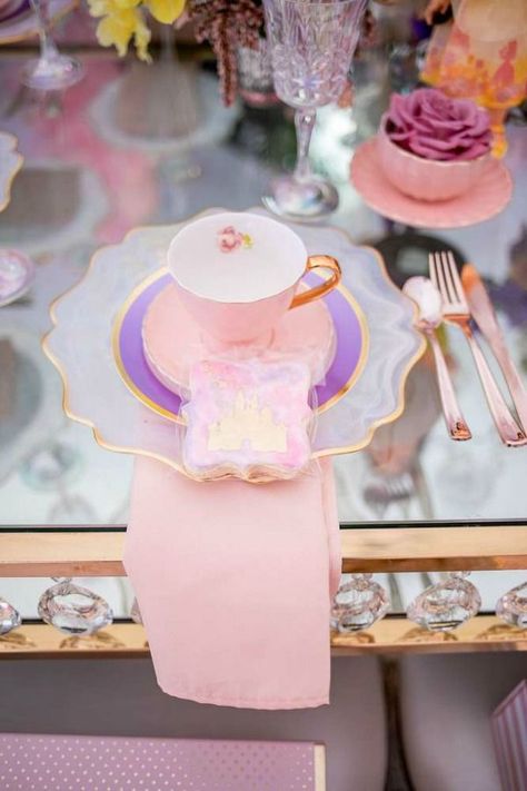 Princess Birthday Centerpieces, Eloise Birthday, Princess Table, Princess Birthday Party Ideas, Moana 2, Princess Birthday Party Decorations, Princess Theme Birthday Party, Party Styling, Friendsgiving Party