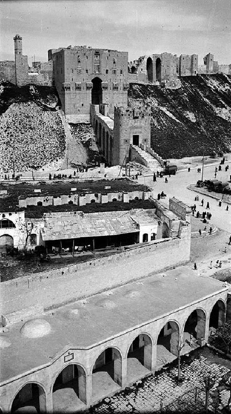 Syrian History, Aleppo Citadel, Syria Before And After, Aleppo City, Aleppo Syria, Egyptian Era, Rock City, Building Designs, Beautiful Place