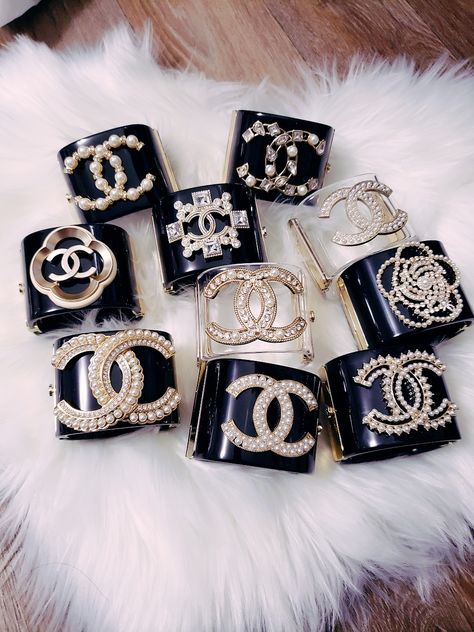 Chanel CC bracelet cuff Www.instagram.com/blaineretailz Chanel Cuff Bracelet Outfit, Vintage Chanel Bracelet, Chanel Accessories Jewelry, Cuff Bracelet Outfit, Chanel Cuff Bracelet, Chanel Cuff, Bracelets Outfit, Coco Chanel Mademoiselle, Chanel Bracelet