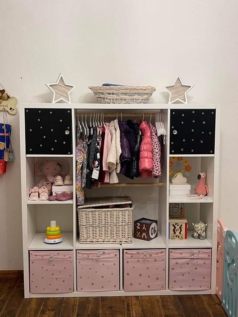 Kallax Nursery Storage, Kallax Baby Room, Ikea Kallax Hack Bedroom, Kallax Hack Kids, Kallax Kids Room, Ikea Small Bedroom, Girls Bedroom Storage, Small Room Nursery, Kids Clothes Storage