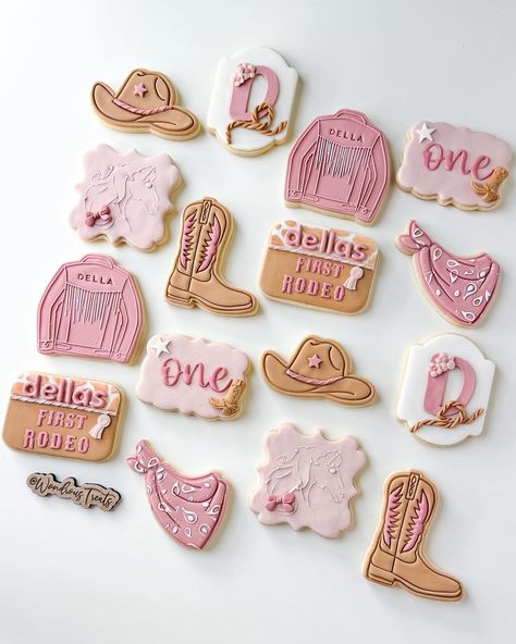 🌟 Della’s First Rodeo… | Instagram Pink Rodeo Cake, First Rodeo Birthday Party Girl Food, First Rodeo Cookies, First Rodeo Birthday Party Girl, Western Cake, Sibling Birthday Parties, First Rodeo Birthday, 1st Rodeo, Rodeo Birthday Parties