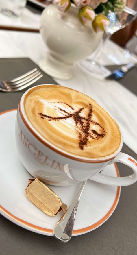 Cappuccino Photography, Espresso Love, Coffee Study, Beautiful Wallpapers For Iphone, Animals Care, Think Food, Snap Food, Food Snapchat, Pretty Selfies