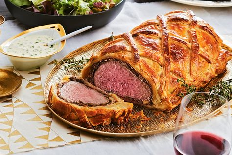 Beef Wellington | Canadian Living Whiskey Gravy, Holiday Meat Dishes, Italian Meat Dishes, Cooking Beef Tenderloin, Chicken Mozzarella Pasta, Beef Fillet, How To Cook Beef, Beef Wellington, Beef Tenderloin